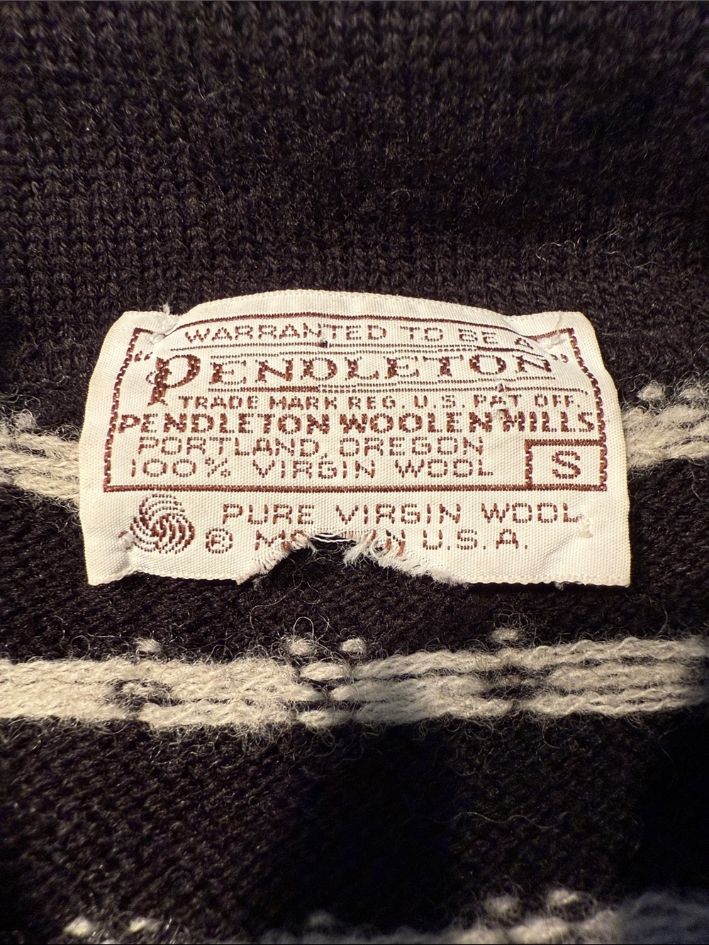 Gorgeous Vintage Pendleton Black & White Reindeer Shawl Collar Cardigan Sweater - Picture 2 of 6
